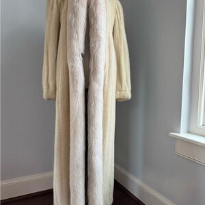Luxurious NEW Scandinavian Blush Mink Coat fits sizes 4 to 8